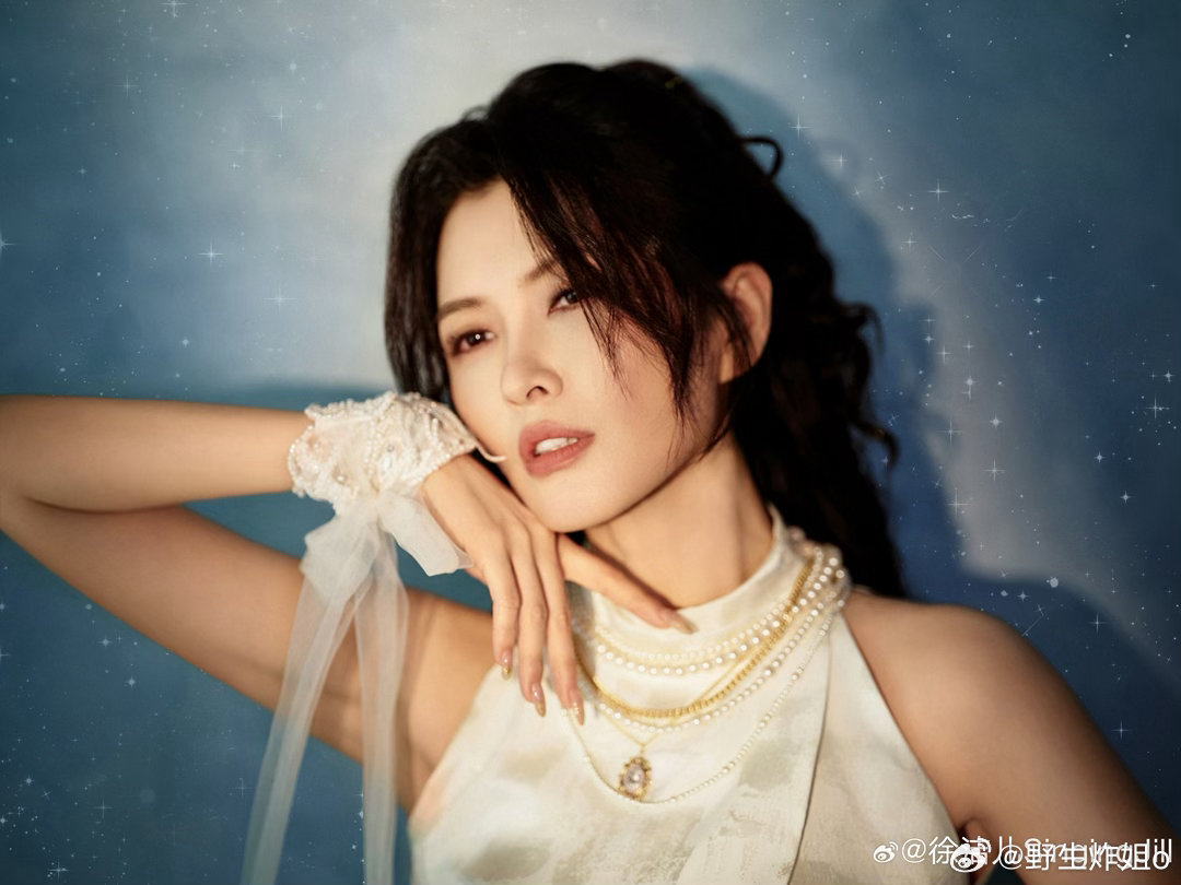 徐洁儿乘风之夜妆造徐洁儿浪姐乘风之夜妆造深挖徐洁儿乘风之夜妆造细节，眉眼妆容恰到