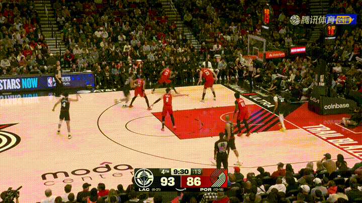 快船超级巨星伦纳德真是彻底的怒了！在今天快船客场挑战开拓者的比赛中，当时比赛进行