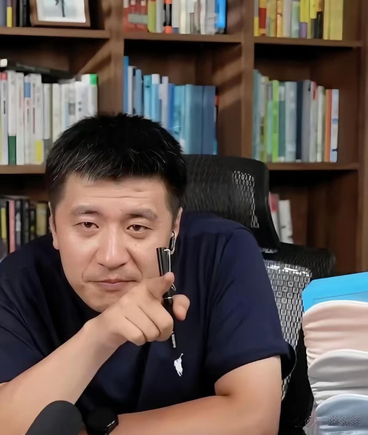 张雪峰走了，留下11岁的女儿，让人心痛。
 
熟悉他的人都知道，张雪峰这些年始终