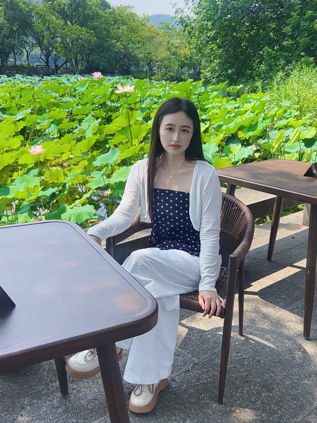 没人希望你好，但你要悄悄变好，不图别人高看一眼只求自己生活越来越好，时...