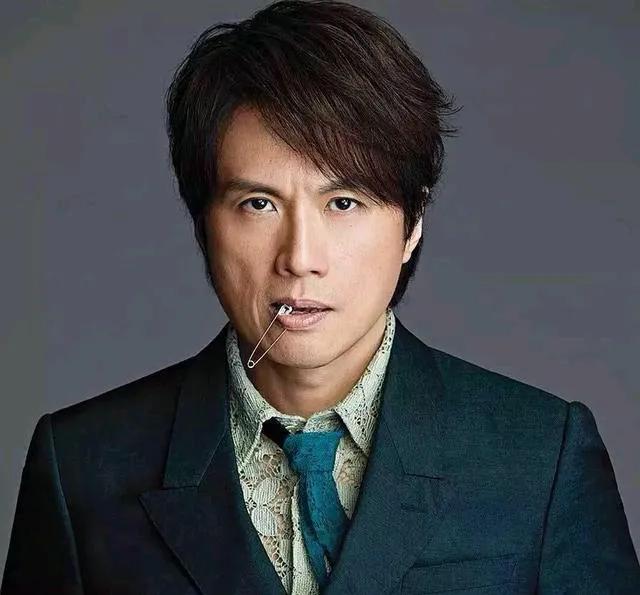 香港电影现在有票房号召力的明星也就剩刘德华、甄子丹、黄子华三个人了。黄子华只是在