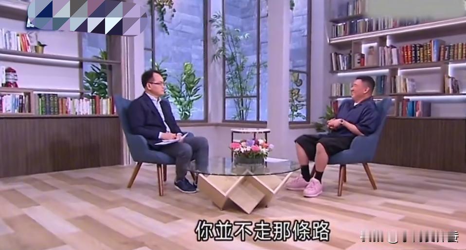 杜汶泽真是死鸭子嘴硬。

岛内又有媒体问他，怎么看馆长在大陆的做法。他说尊重每种