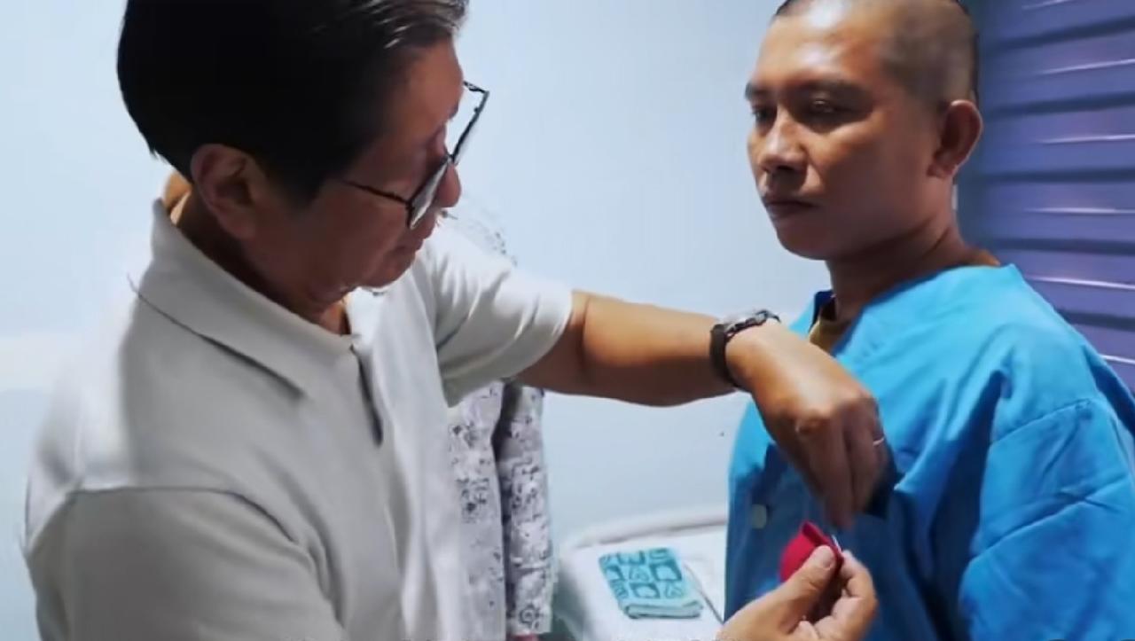 闯礁受伤拿重奖，菲律宾在公然鼓励闹事
 
真是大开眼界！在仁爱礁主动挑衅、被我方