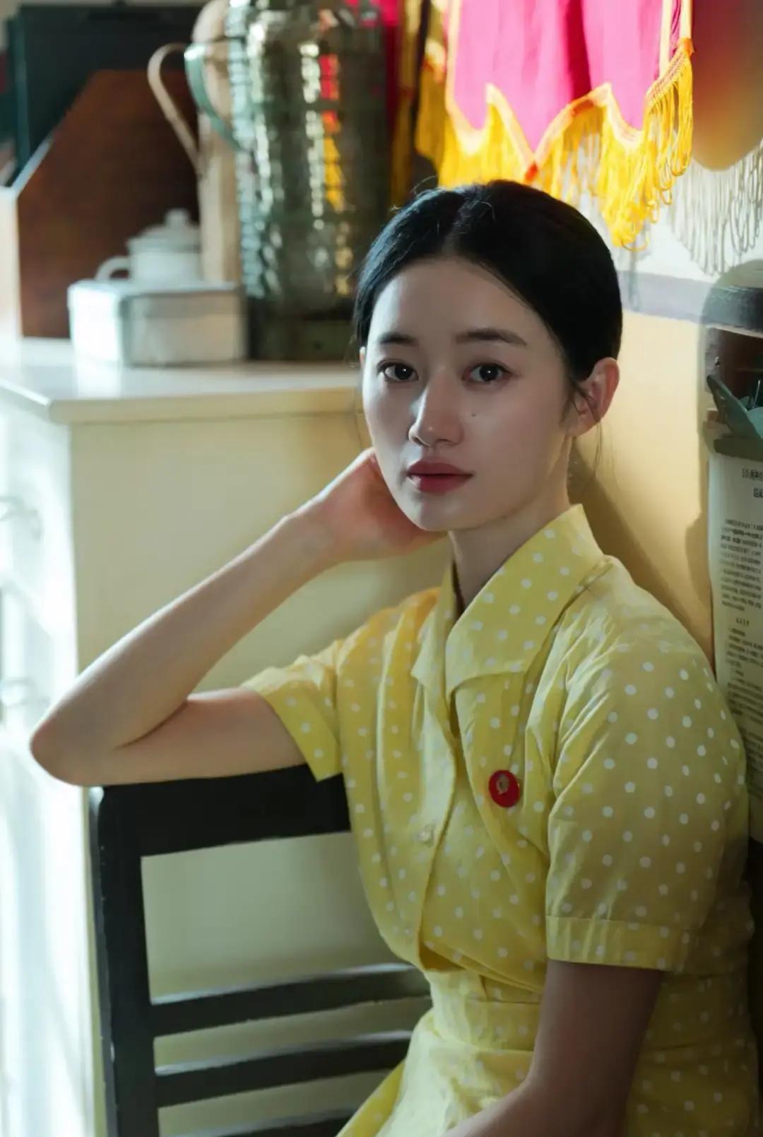 对自己狠的人，根本懒得跟你玩心机。
以前看《纯真年代》，觉得方穆静这女人太能算计