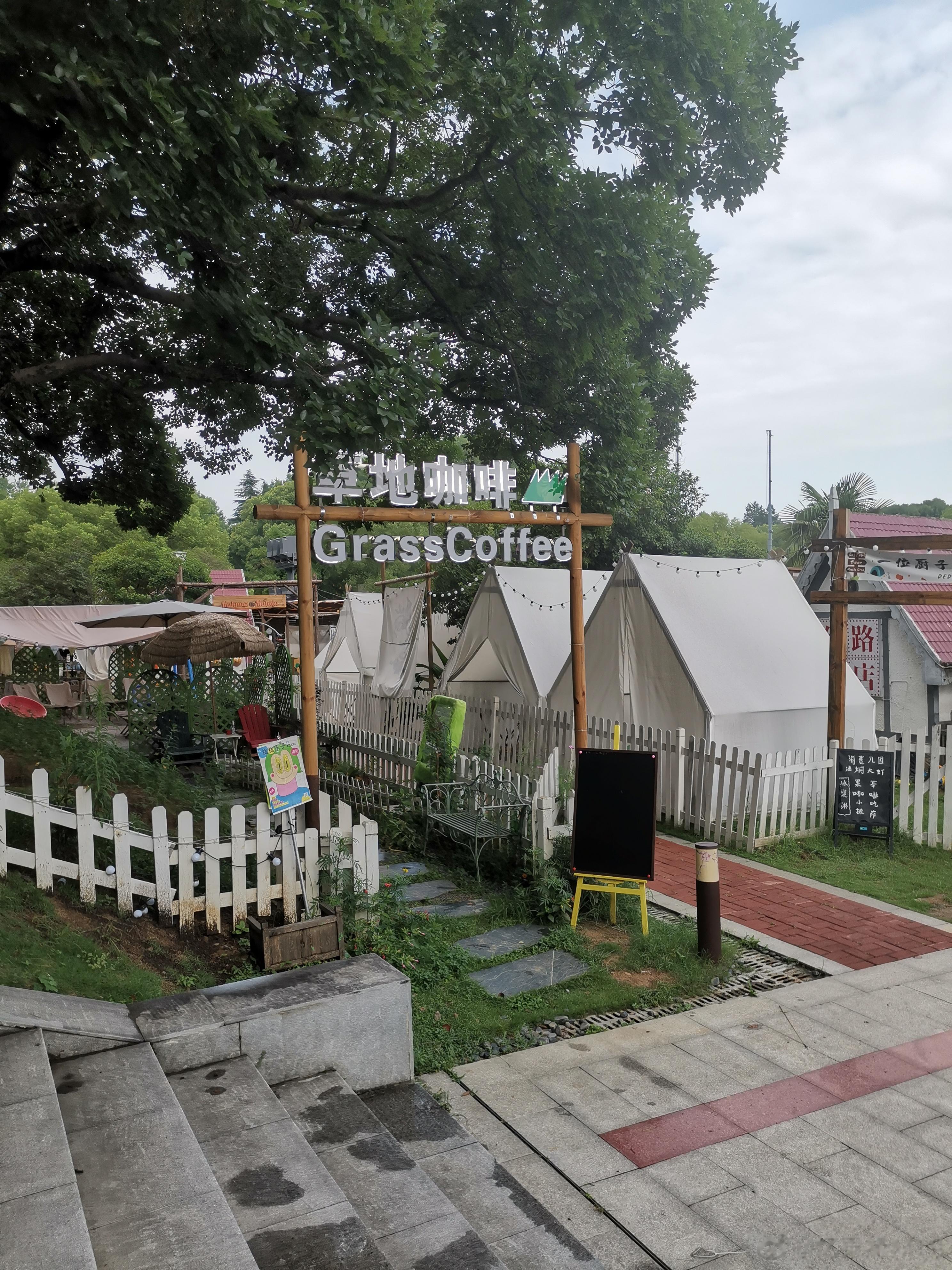 雌激素下降后很多疾病找上门，看看这些防治知识1.骨质疏松：雌激素对骨骼有保护作用