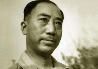 1938年，41岁戴笠借口加班，把秘书余淑衡，带到了卧房。戴笠递给她一杯咖啡：“