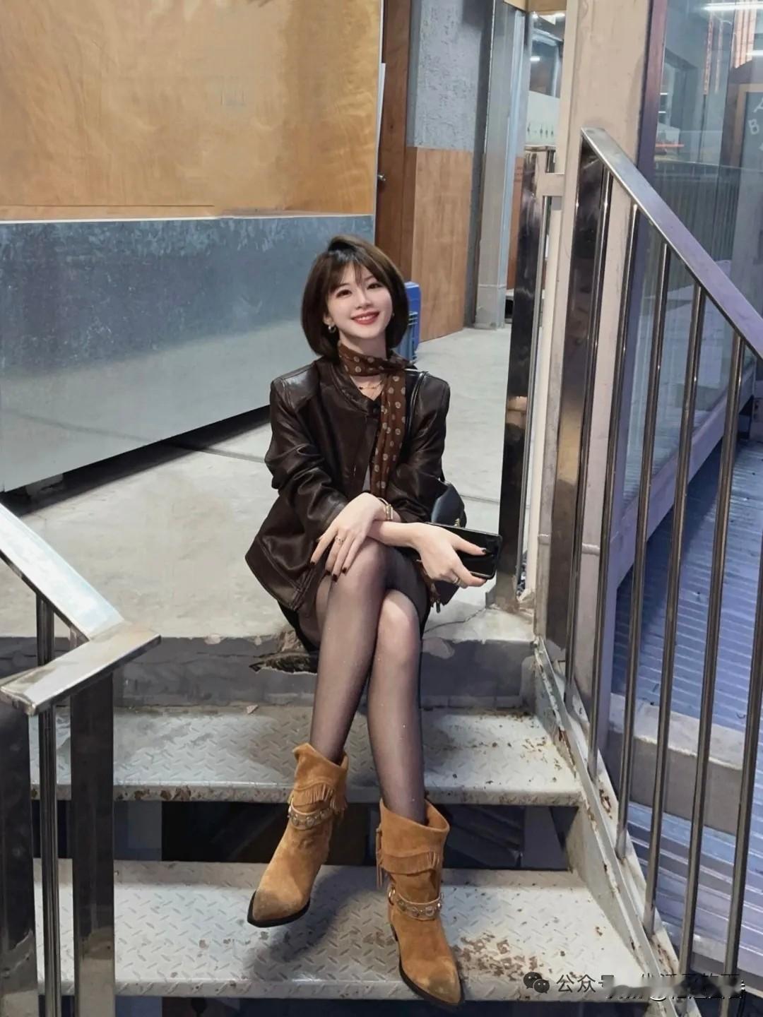 都市酷女孩，皮衣搭配高跟靴，时尚感爆棚！👢💃