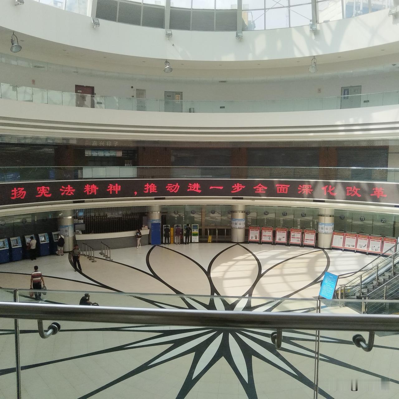 见证汽运兴衰：没落的上海长途汽车总站
       上海长途汽车总站，曾是上海规