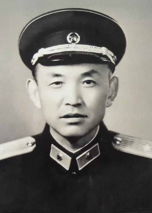 1951年，140师参谋长黎原因为打仗太厉害，资历却不够，军长为了提拔他，接连调