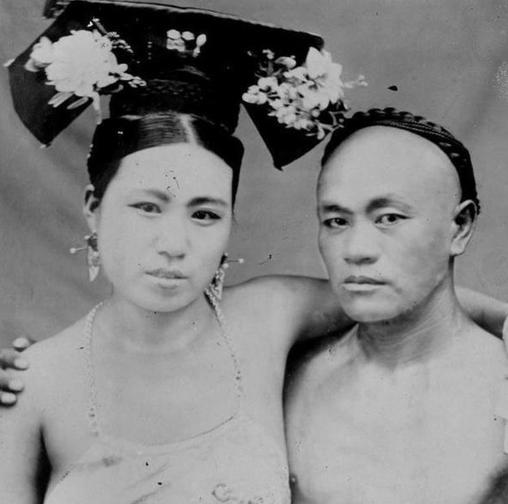 古代青楼，陪睡是不上台面的隐性交易，真正撑起门面的是茶围叫局，这些精神消费，也是