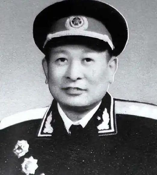 1949年1月，陈官庄包围圈里粮草断绝，邱维达手下两万多士兵饿得走不动路，突围完