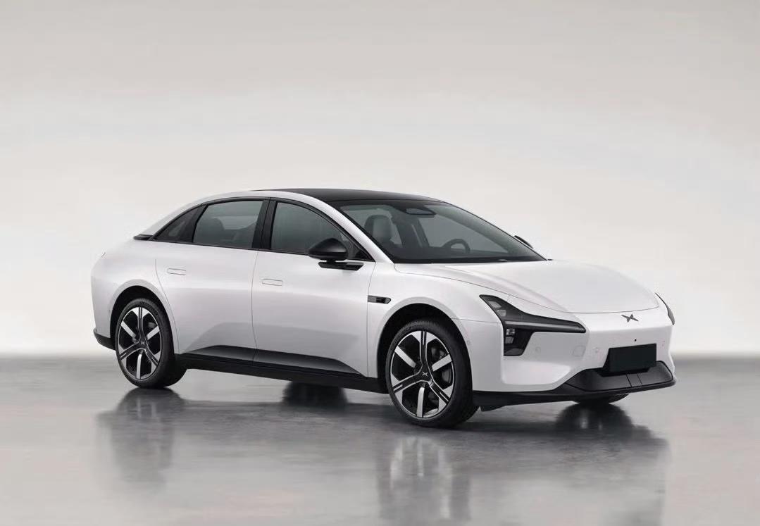 2026款小鹏MONA M03申报图出来了，这车尾改动还挺明显，新增了导流孔设计