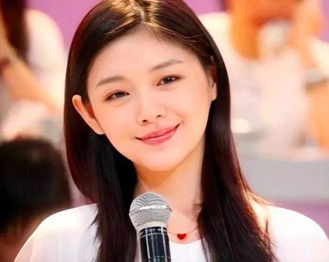 大s在20多岁时候就发现自己不适合在演艺圈了，她恳请杨受成：“杨老板，我和妹妹还