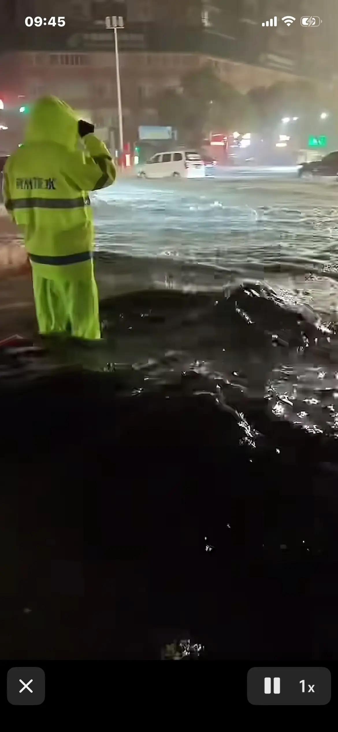 荆州的大雨到了停工、停产、停业、停运、停课的境界。究竟是什么原因引起的？

20