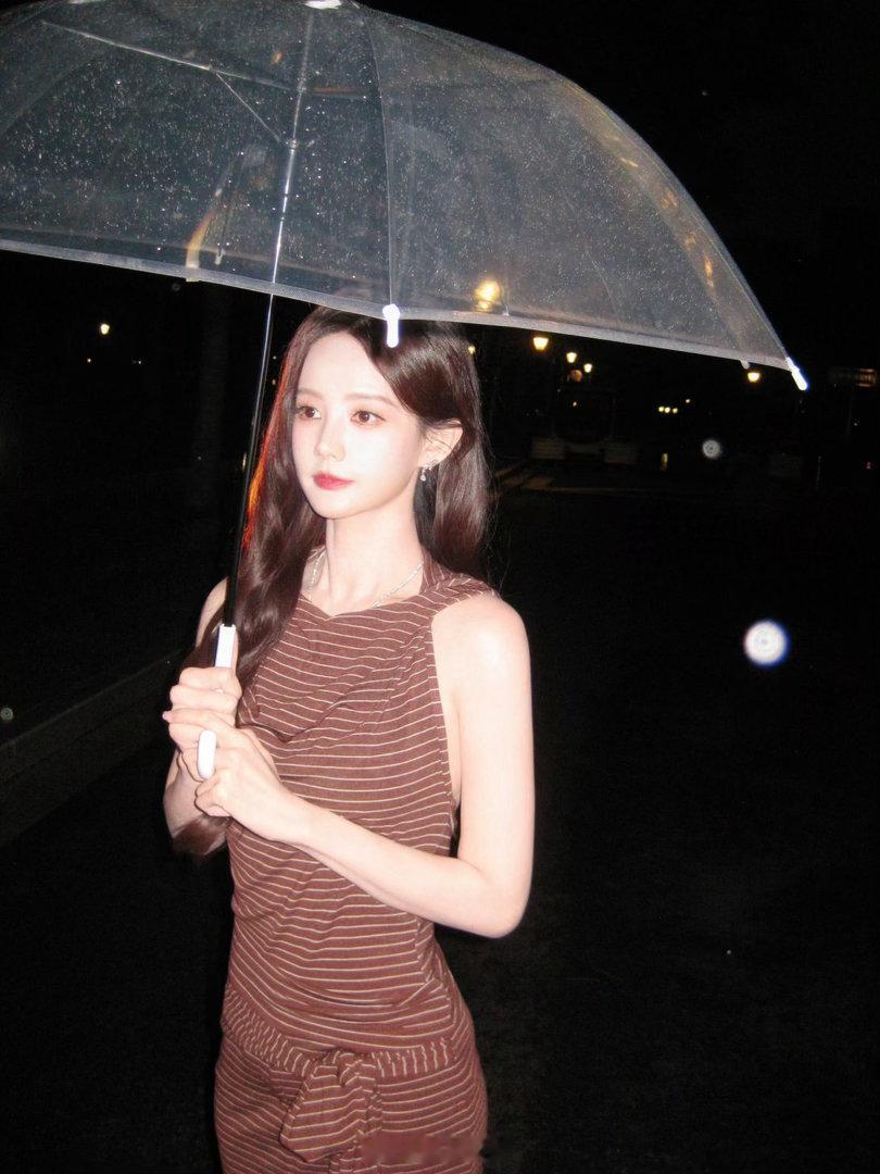 李一桐夏日氛围感 