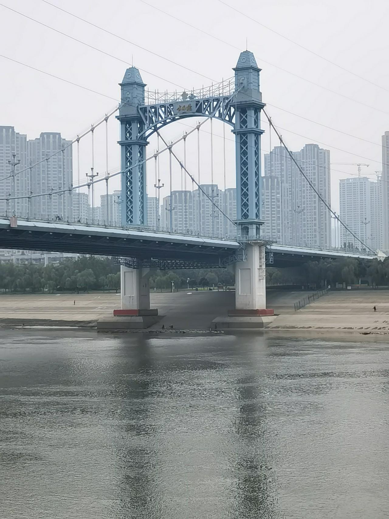 咋啥都被我们70这代人赶上了
上大学的时候，不仅收费了，关键还不包分配了；

工