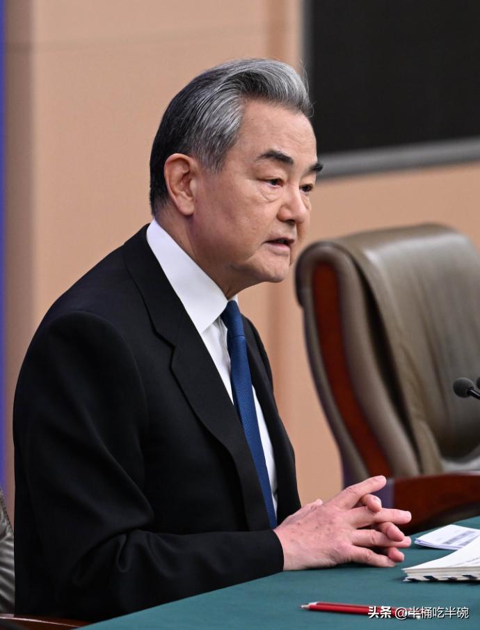 3月8日，在中国全国人大会议外长记者会上，当被问及如何评估在台海发生擦枪走火的风