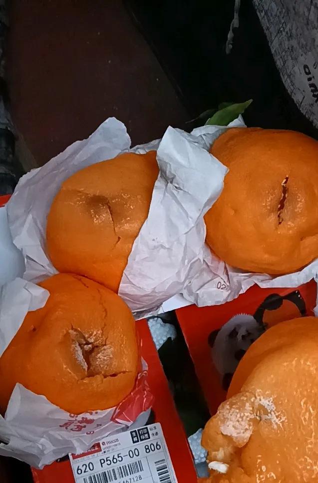 这一次在抖某平台买水果，踩雷了，12个耙耙柑坏了4个，找商家理赔人家还不搭理，无