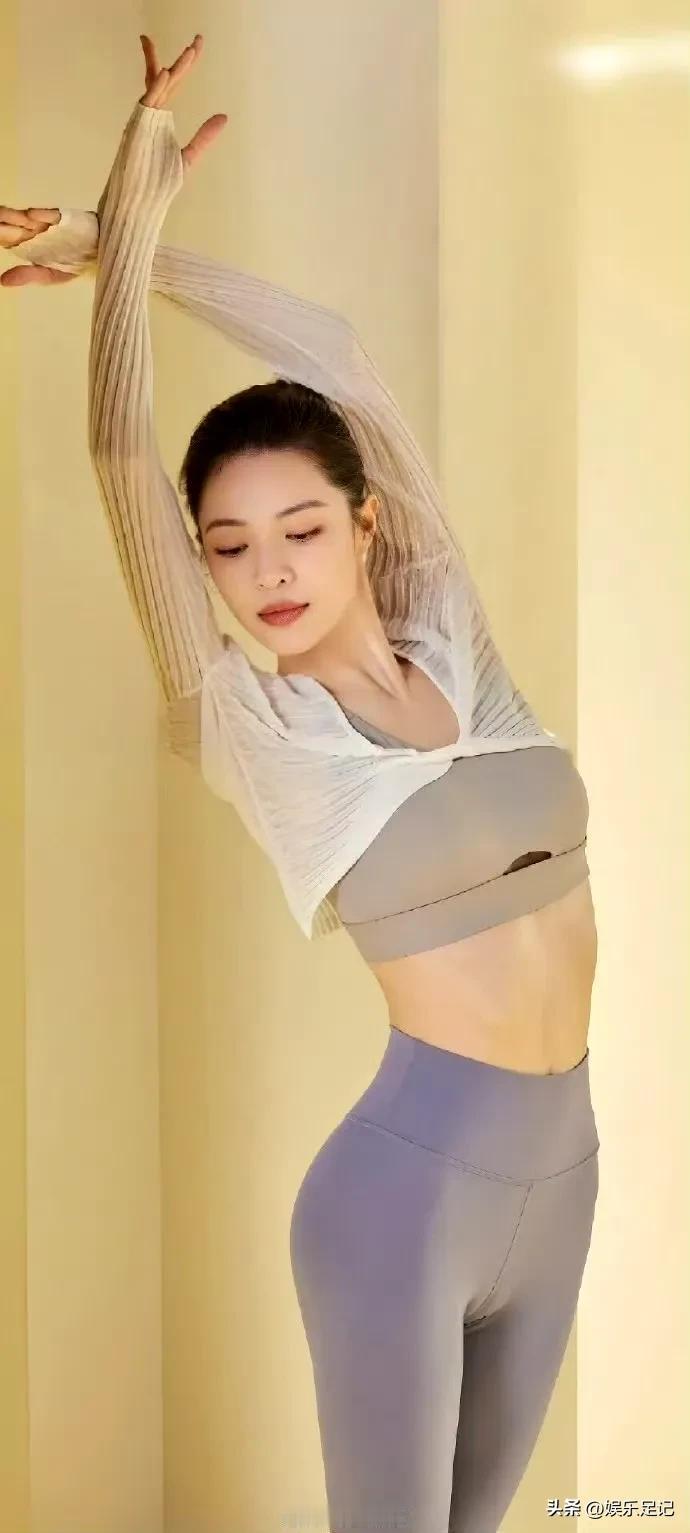 钟楚曦身材好肥美啊 ​​​