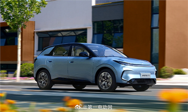 6.28万起！极狐T1纯电小车上市，续航高达425公里，共推出5款车型，主打大空