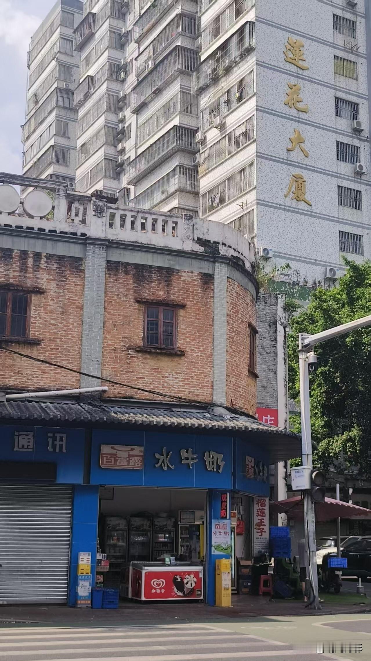 莲花路这家水牛奶店开了多久啊？

我记得2000年，经过这里就已经有这家水牛奶店