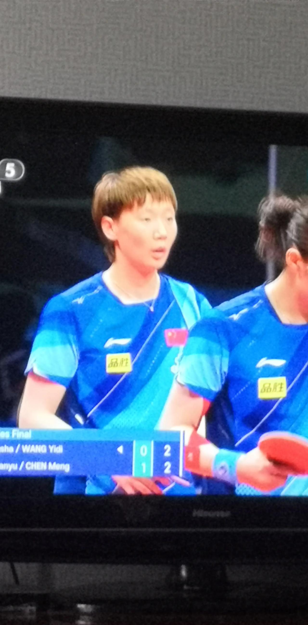 王曼昱／陈梦3：0战胜孙颖莎／王艺迪，夺得亚锦赛女双冠军。
      上午王曼
