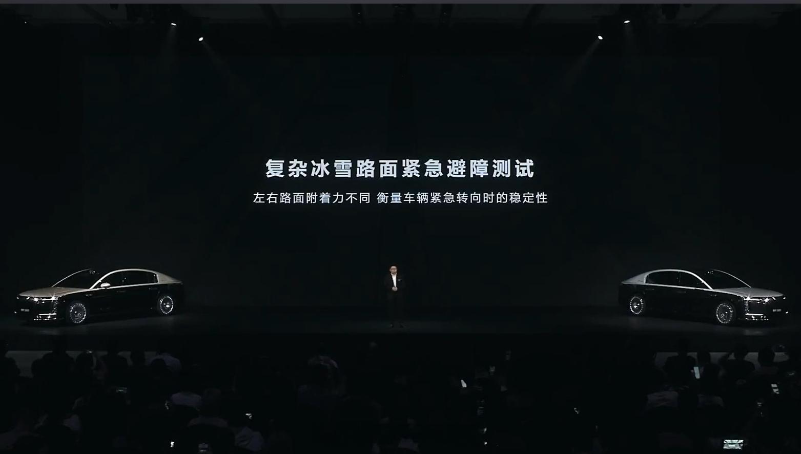 冬天开车最怕啥？当然是路面打滑。有了配备 华为数字底盘引擎 HUAWEI XMC