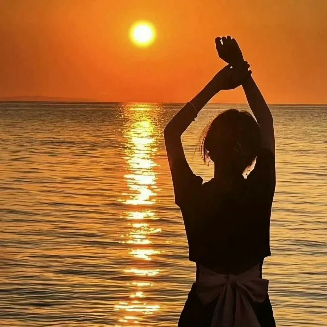 人生没有最好的年龄，只有最好的心态，我们争不过岁月，也跑不过时间，唯有以自己喜欢