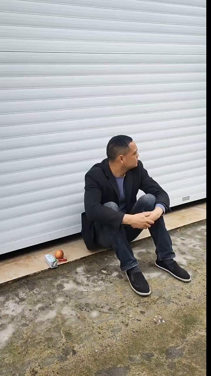 有人。