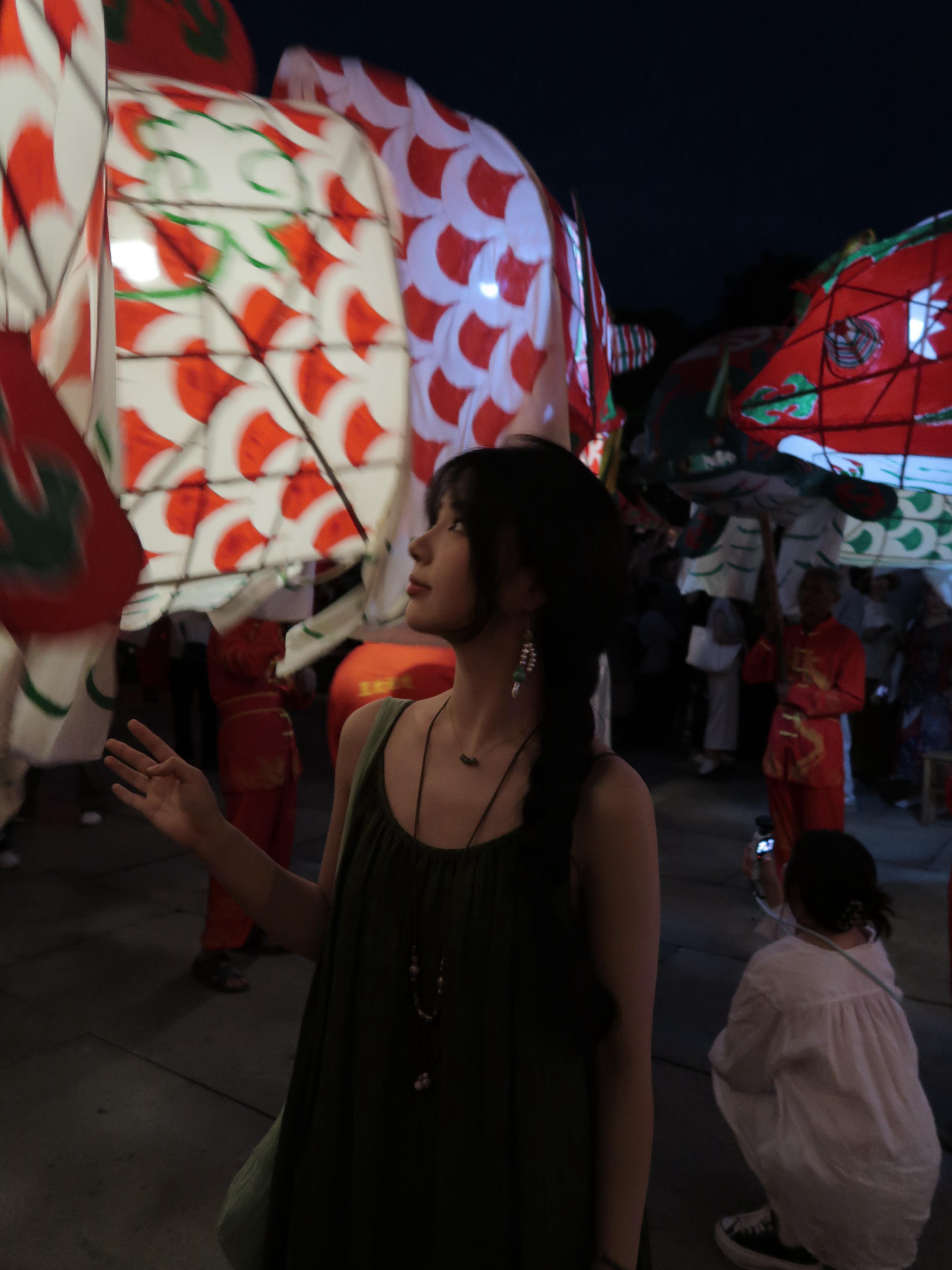 一些在相册里还没来得及发出来的图，当时拍到p2的荷塘烟花，本人：人生风景照➕1，