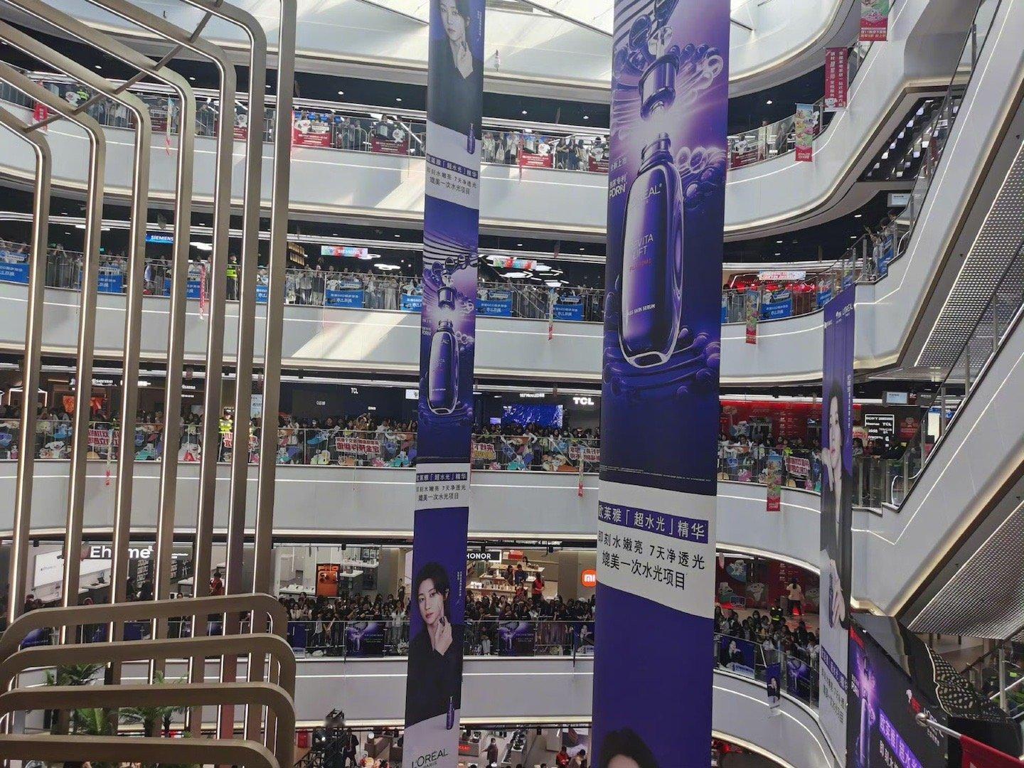 徐明浩广州线下活动人气 广州线下活动再现“徐满楼”奇观！徐明浩的超高人气从清晨就