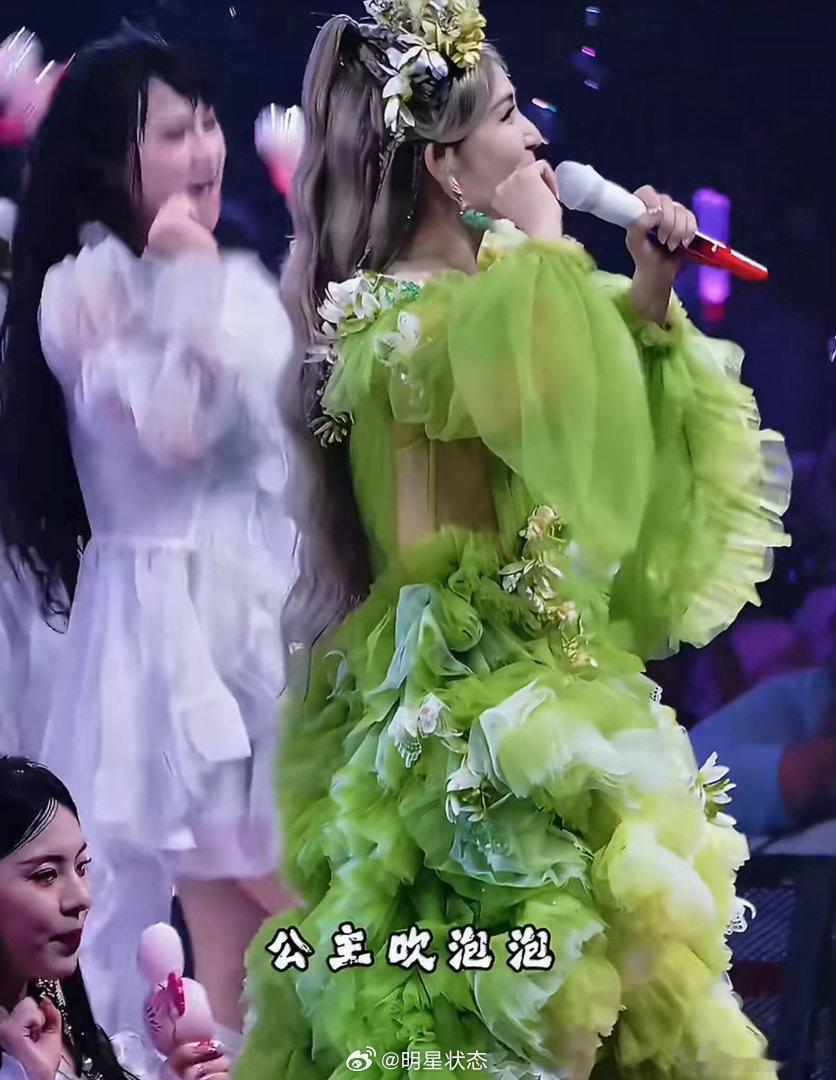 谢娜全国巡演演唱会遭举报抵制，你们咋看？ 当时成都说只开一场，为了“出道30年圆