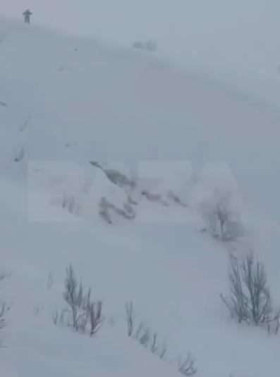 【格鲁吉亚发生雪崩，数十名俄罗斯游客被困雪下。】 特特努尔迪附近发生雪崩，至少2
