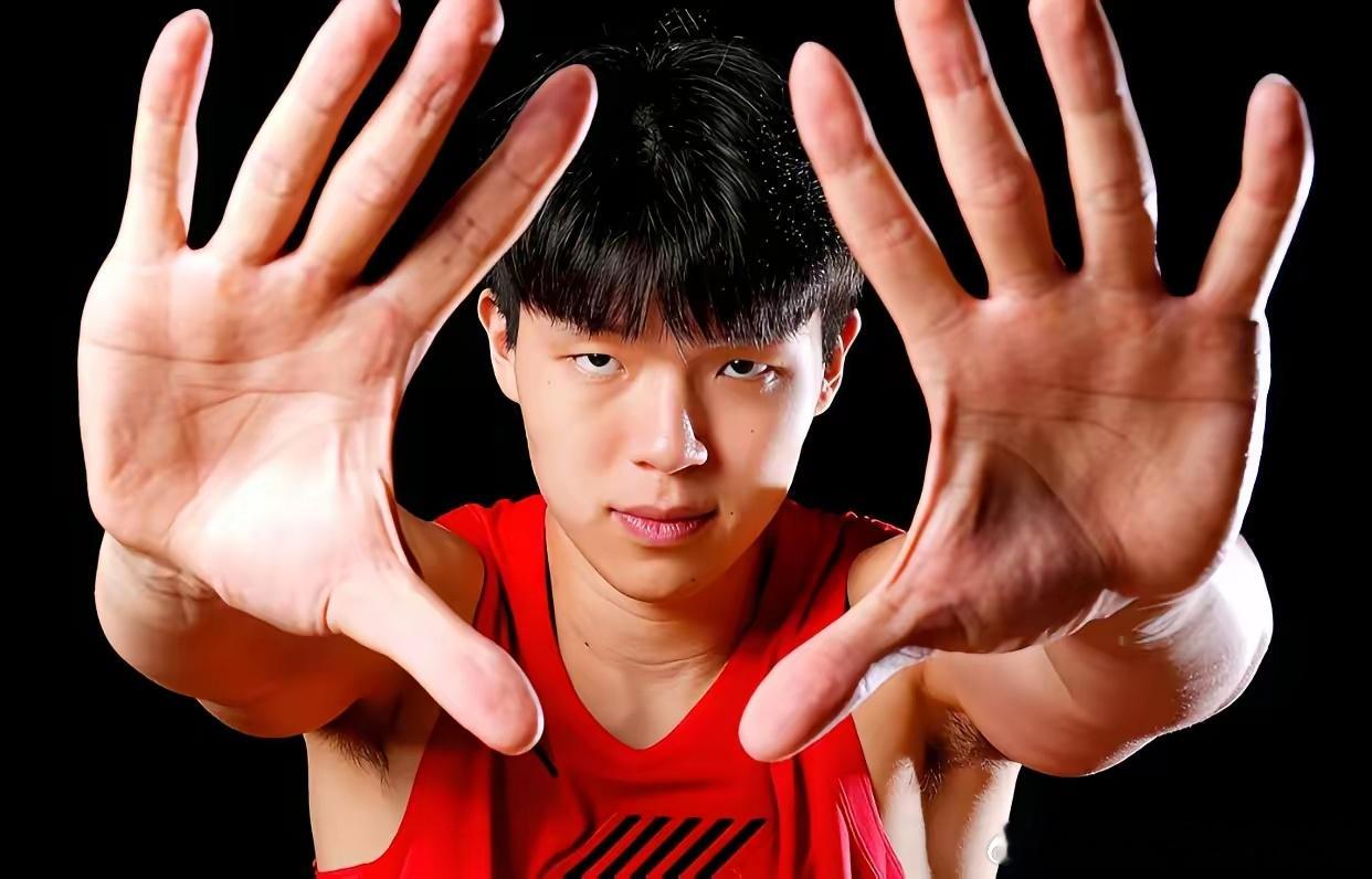 杨瀚森又被dnp了……在NBA，场均8.4分钟，拿个2.4分1.6板。一到发展联