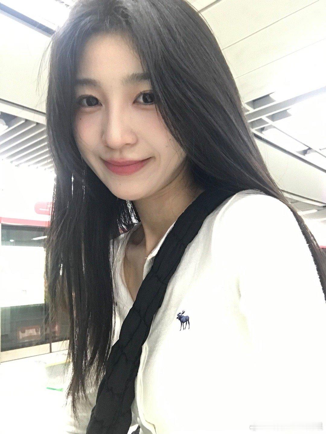 明天愚人节有没有人和我告白一下，我不会在意的[太开心] ​​​