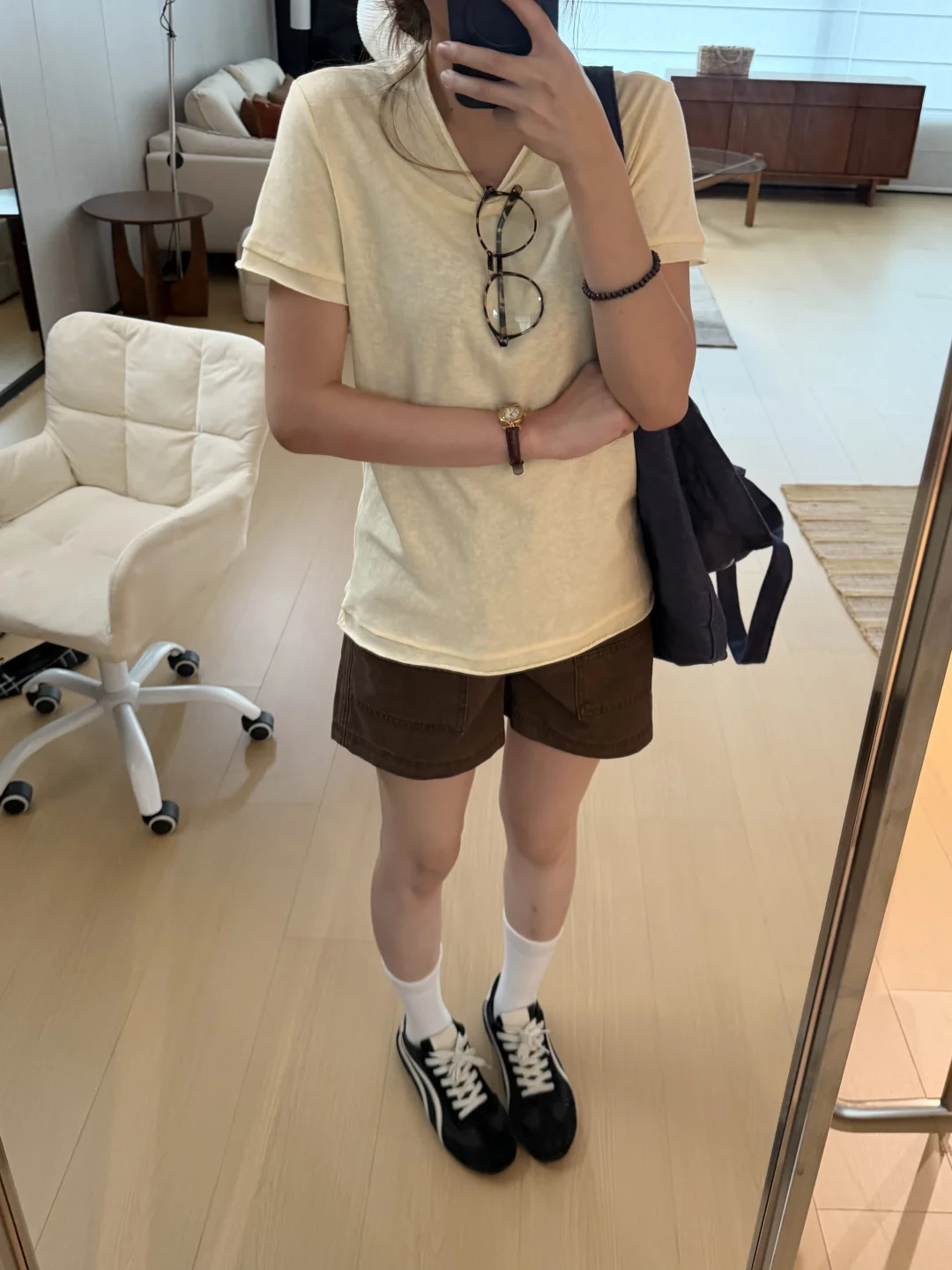 已经很久没穿过这么喜欢的低饱和黄卷边T了