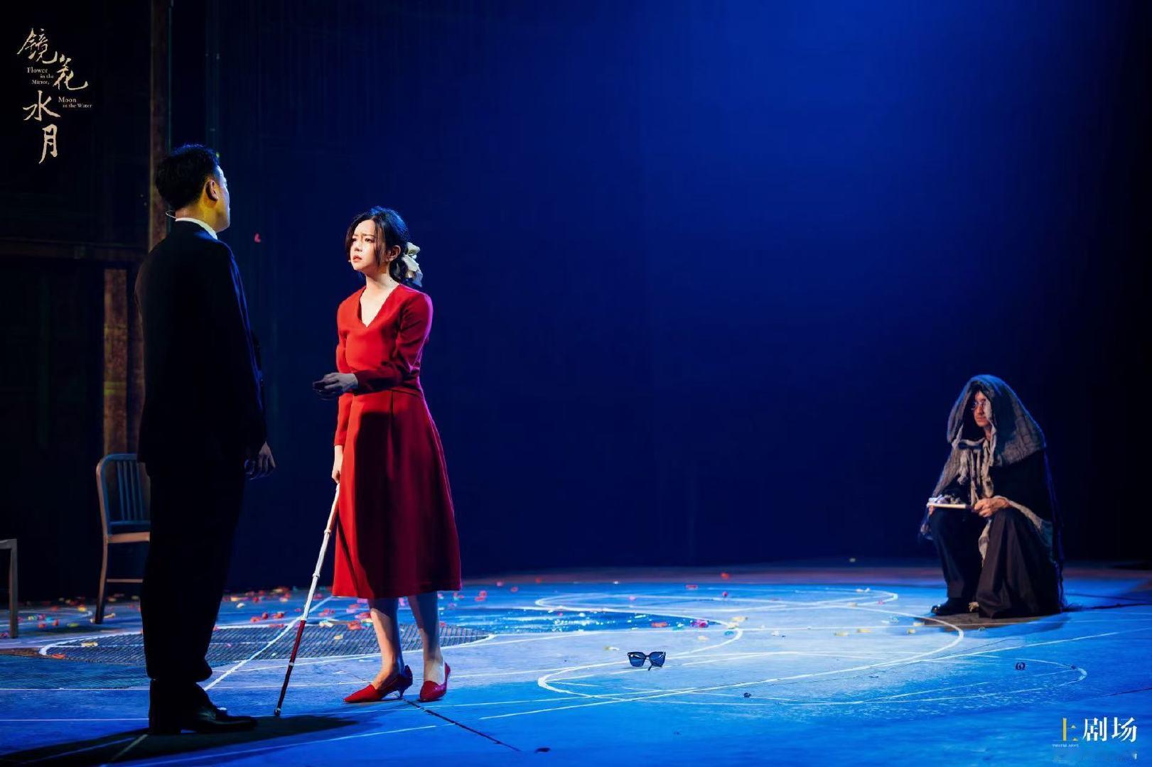 从影视演员到话剧舞台，陈妍希迈出勇敢一步！《镜花水月》杭州场今日开演，她以极具张