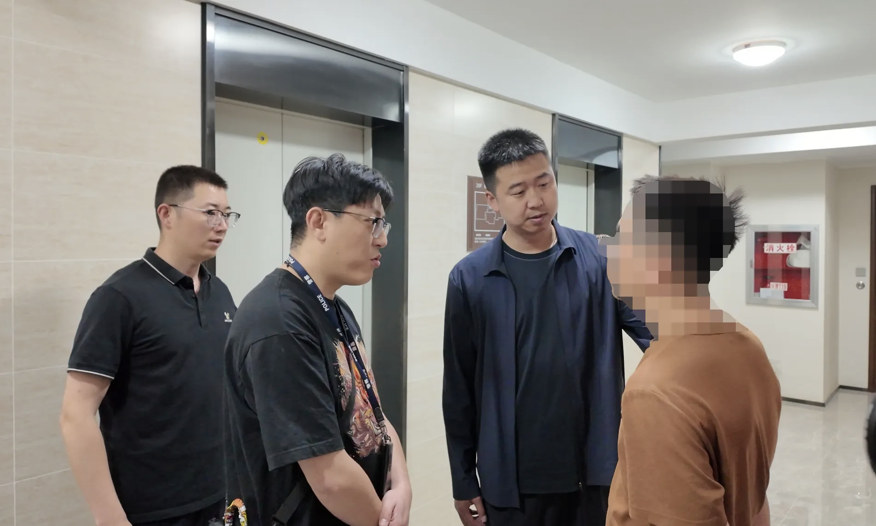 【专挑半夜12点动手，男子流窜多个小区偷快递被抓 警方：他是一名快递员！】#快递
