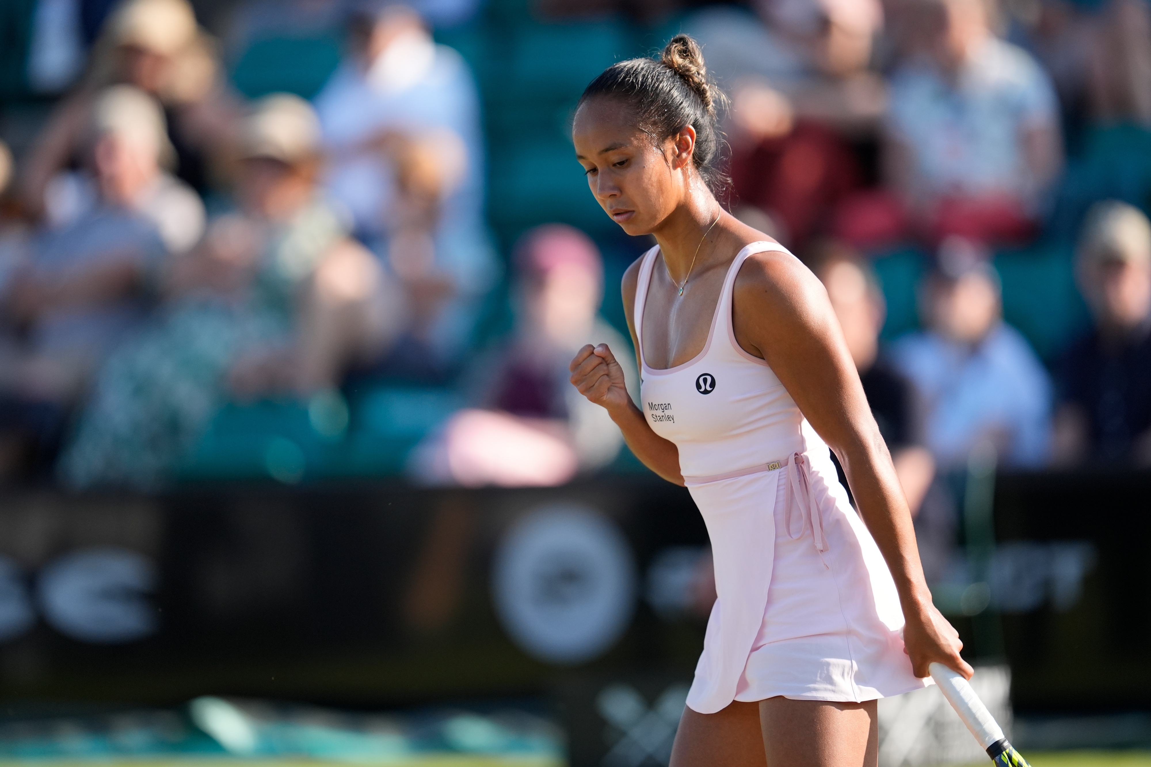 WTA250诺丁汉站第二轮，5号种子费尔南德斯以6-3 6-4击败布克沙，晋级八