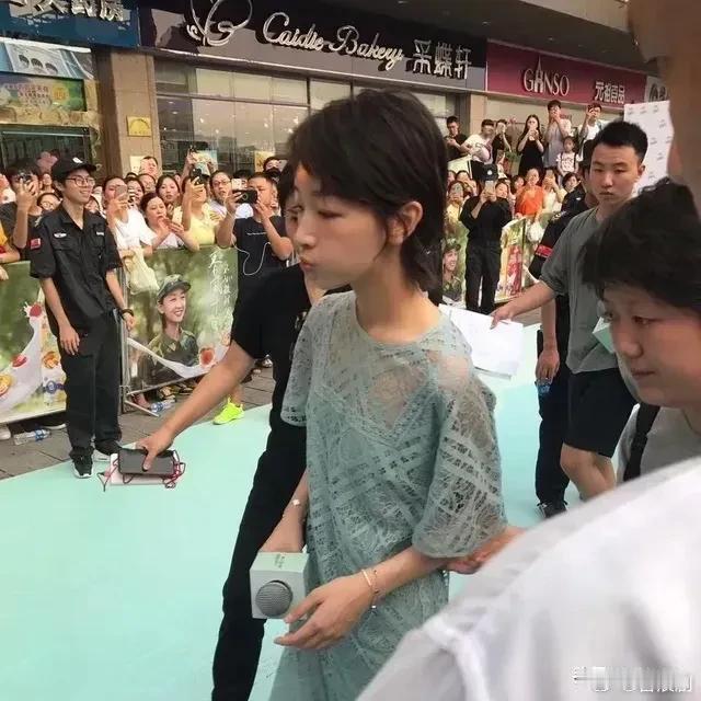 谁来“救救”她#周冬雨#