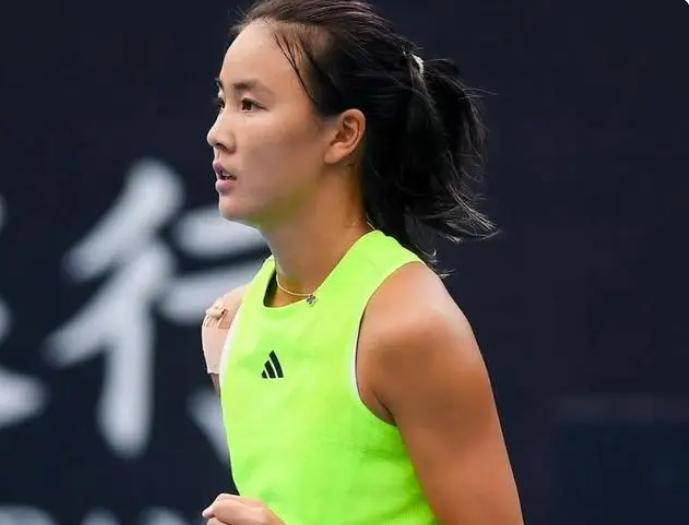 中国金花丢冠！郭涵煜被轰5记ACE，抢7惜败，前冠军袁悦无缘正赛
今晨，2站网球