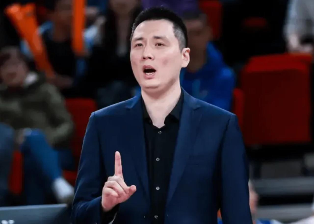 卢伟：上海队目标——四强！
CBA最近最风光的球队，非上海队莫属了吧！常规赛第3