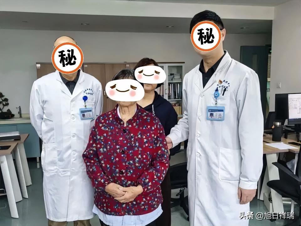 万万没想到！浙江82岁老奶奶肚子大得像个孕妇，儿子还跟她开玩笑：妈，您这肚子比我