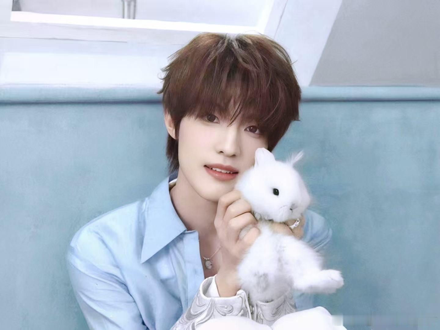 张泽禹的故事 从青涩到亮眼，张泽禹的每一岁都在发光，故事温柔又有力量场馆外好多张