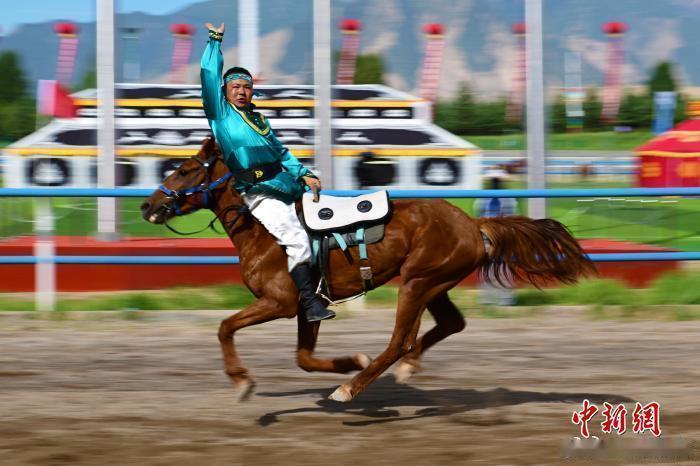 粤川沪甘媒体遇见最美肃南 【祁连雪山脚下展民族马术与裕固族风情】7月4日，甘肃省