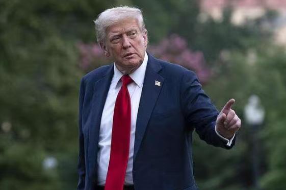 特朗普曾扬言，如果中国敢收复台湾，他就会轰炸北京？
现在的美军还有这个能力吗？别