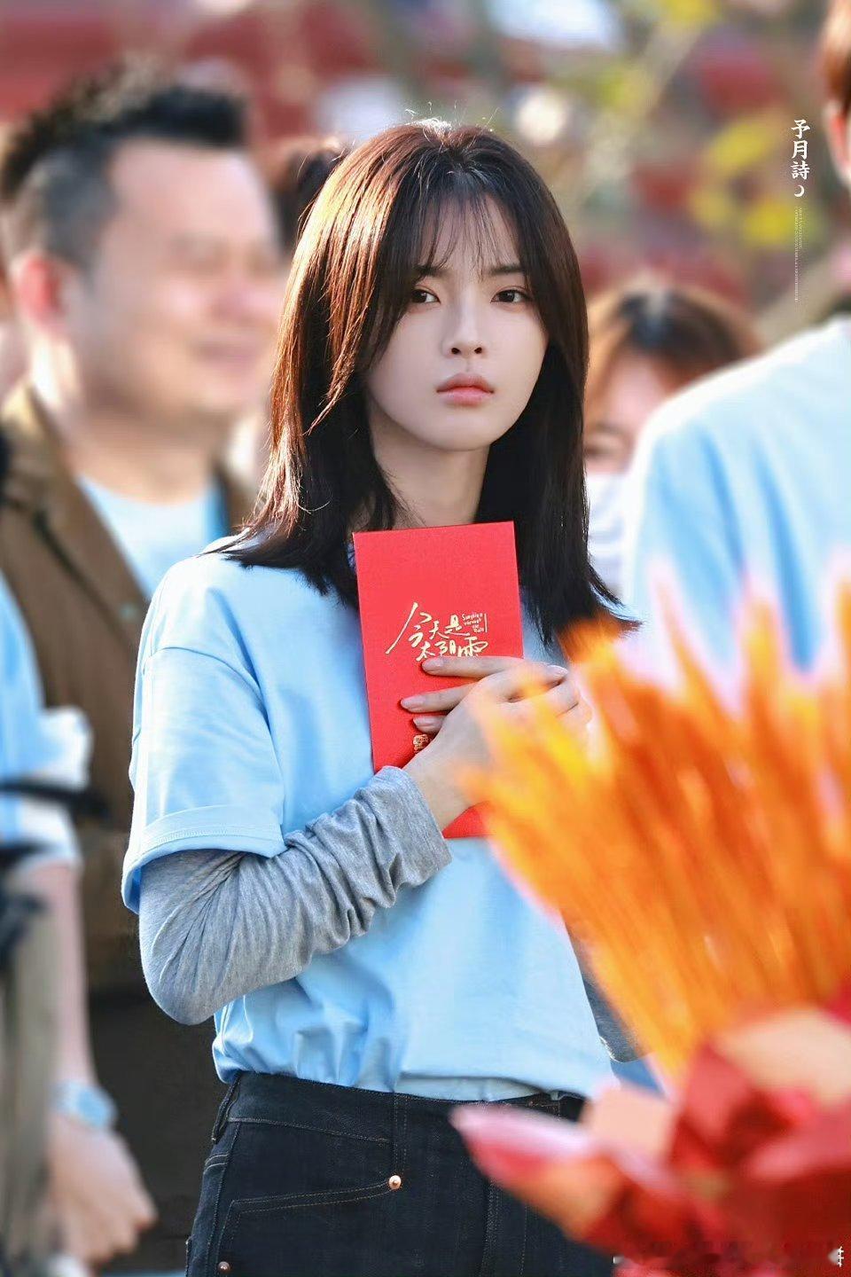 杨超越董思成今天是太阳雨今日开机路透，素素的真的很美 很帅啊