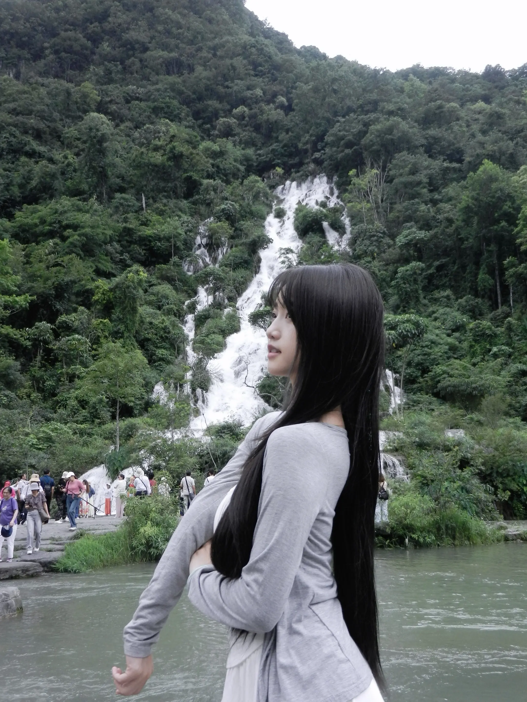 我见青山多妩媚 料青山见我也如是