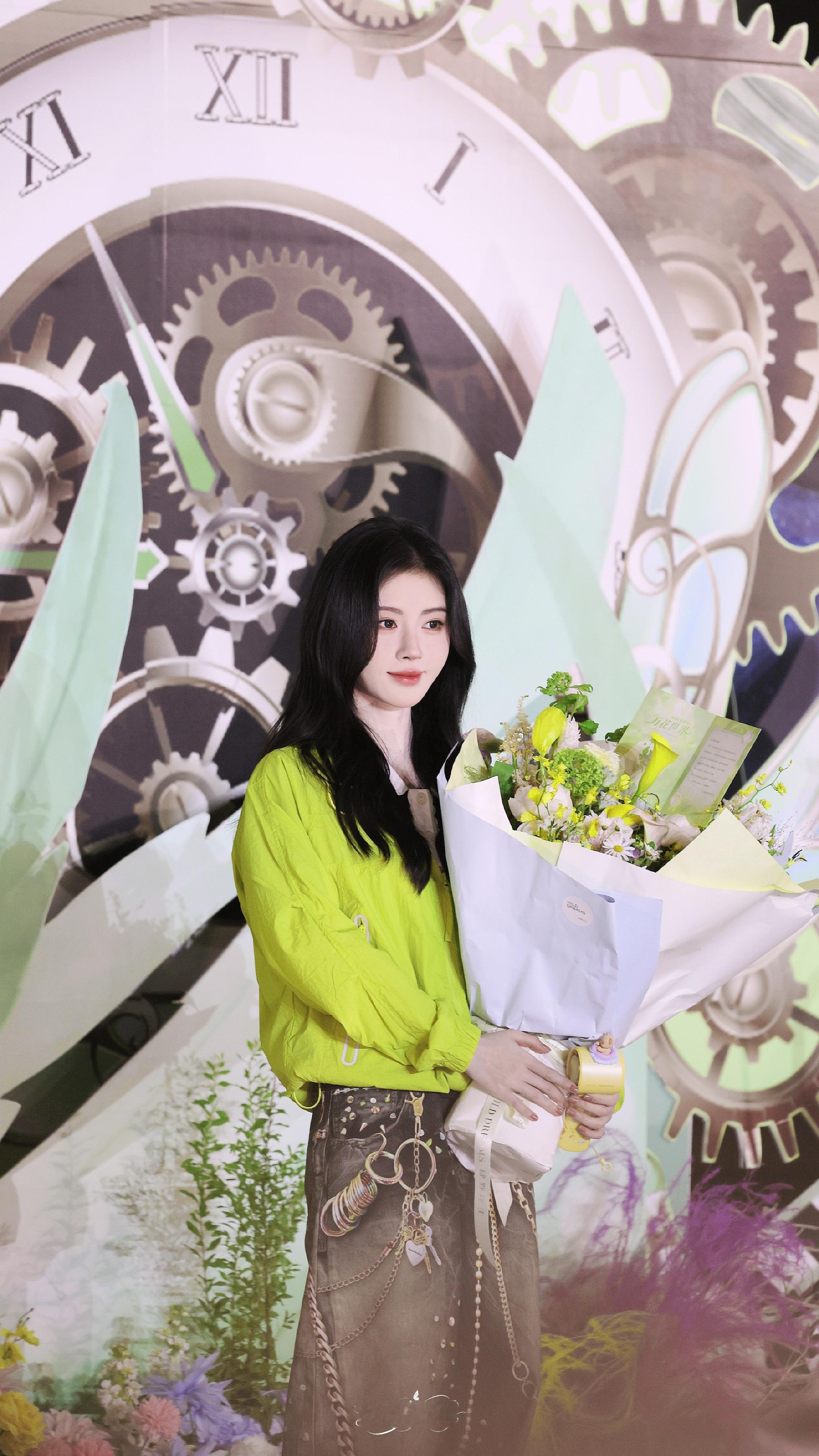 🍊鞠婧祎露芜衣💙鞠婧祎月鳞绮纪你才是我废墟里唯一的神꒰๑>ᴗ•๑꒱​​​