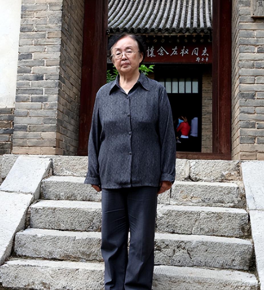 [微风]1960年，哈军工院长陈赓办公室冲进一个女孩，她大声问：“凭什么不录取我